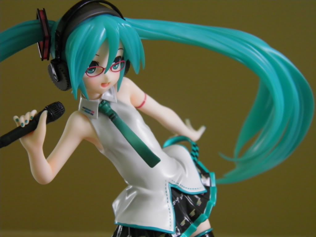 lat miku figure